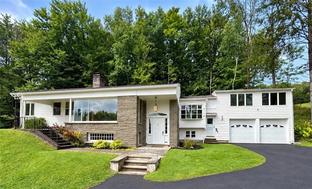 8 College Terrace, Oneonta