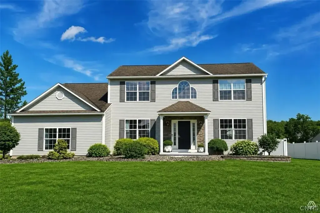8332 Moyer Carriage, Cicero