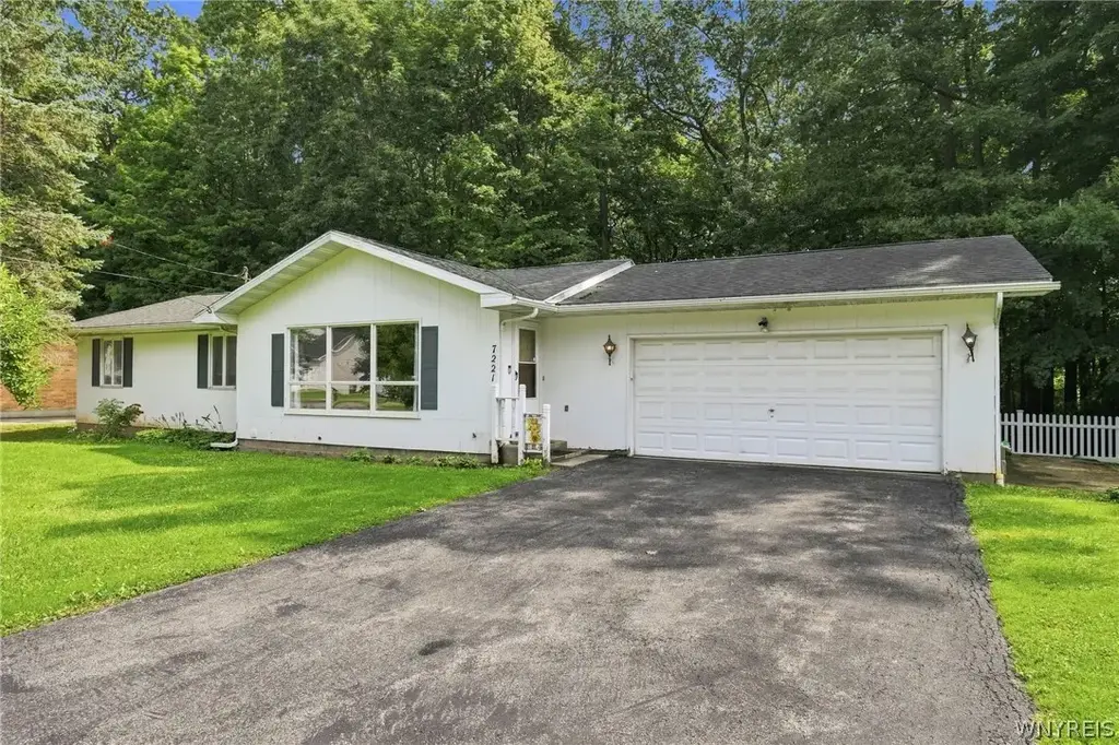 7221 Laur Road, Niagara
