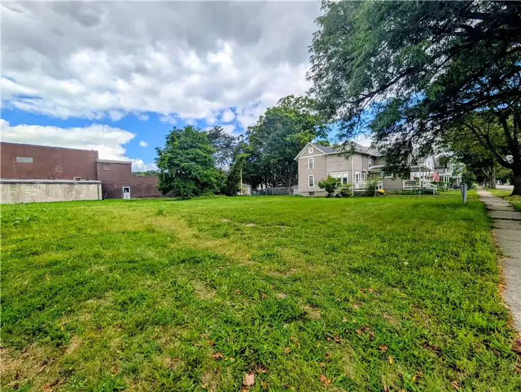 911 Davis Street, Elmira City