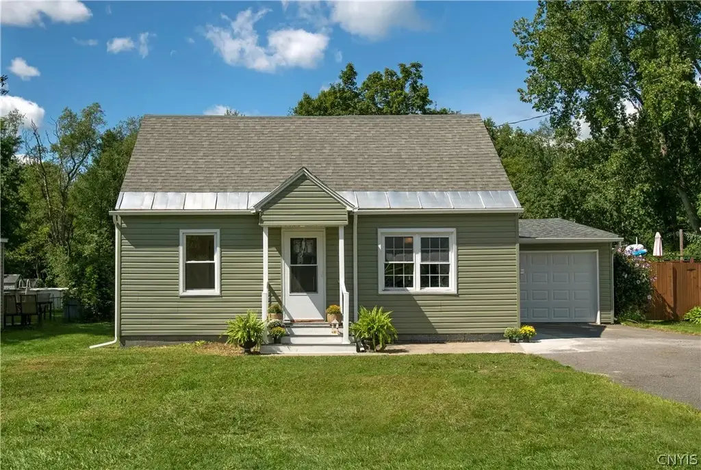 5487 Woodlawn Place, Marcy