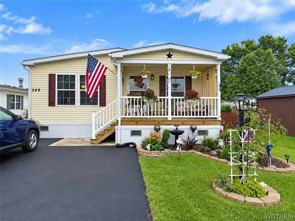 349 Applewood Drive, Lockport Town