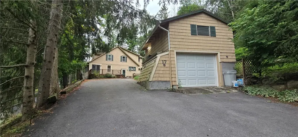 17 Monroe Avenue, Oneonta