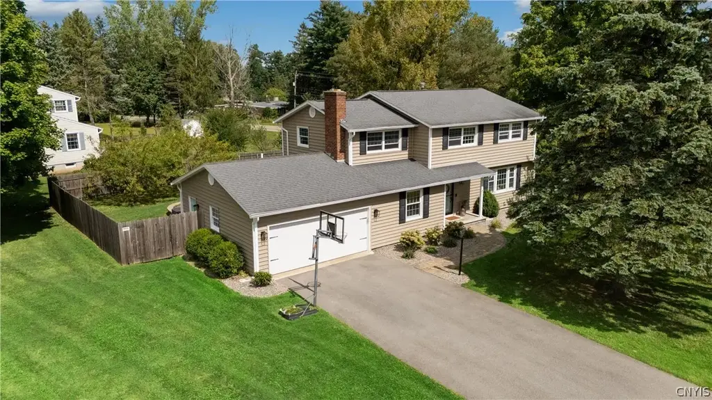 7673 Charlemont Drive, Manlius