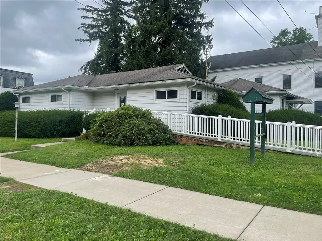 12 E Main Street, Bainbridge
