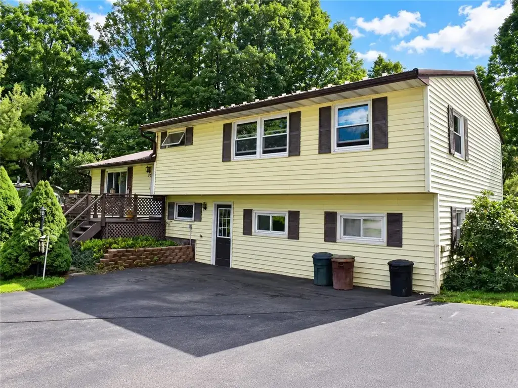 70 School View Road, Roxbury