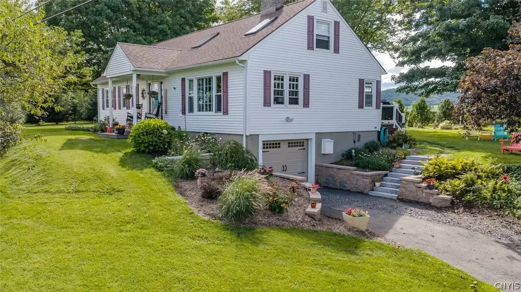 5674 Lake Road, Tully