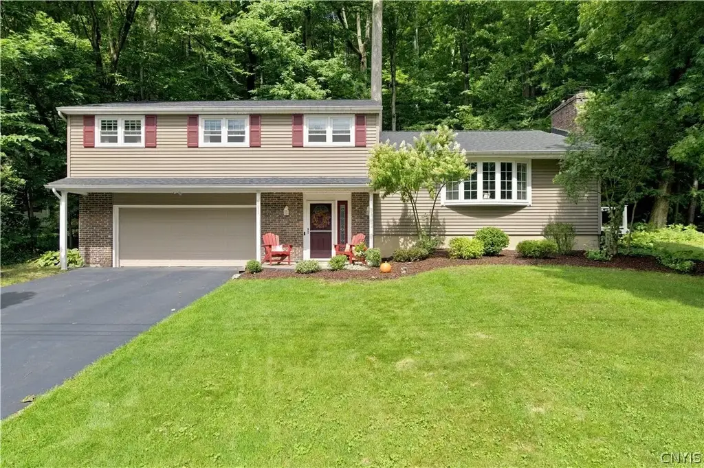 199 Brookside Ln, Manlius