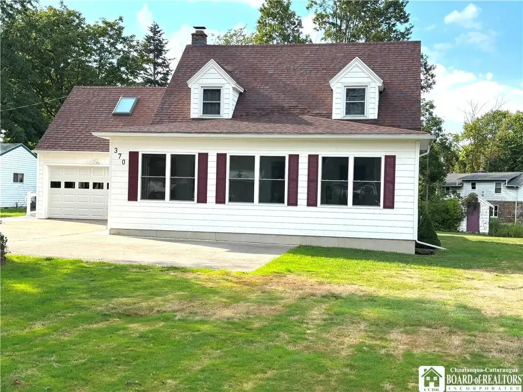 370 Lake Shore Drive West, Dunkirk