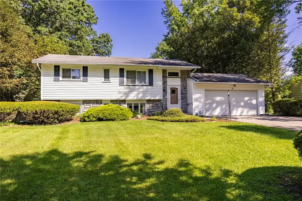 48 Old Pond Road, Penfield