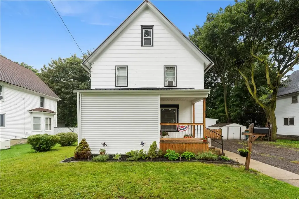 18 Genesee Street E, Perry