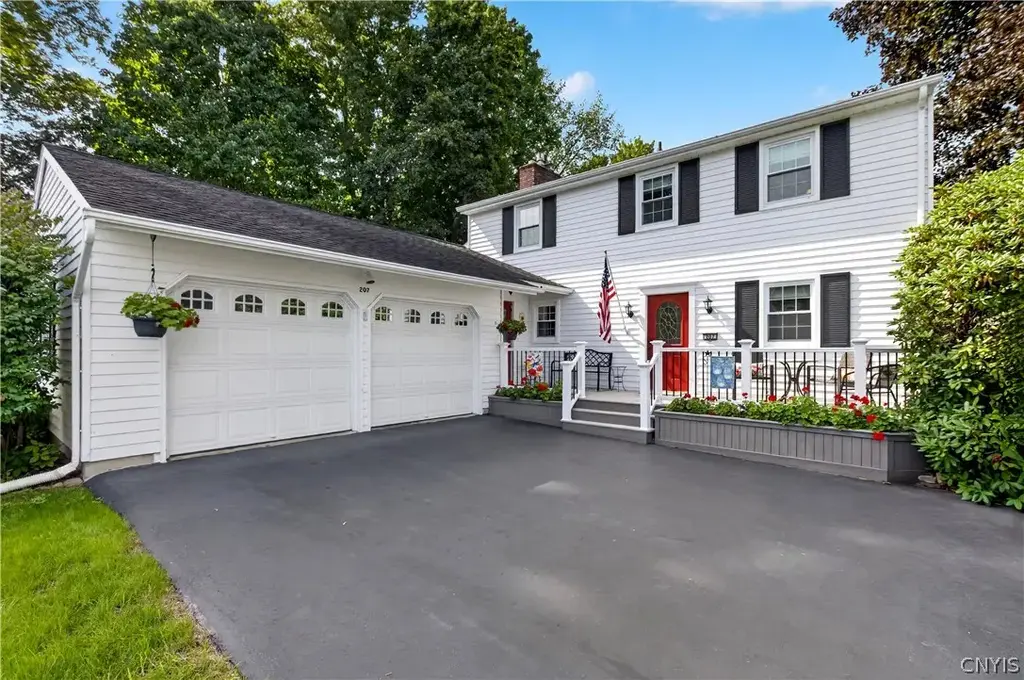 207 Riverdale Road, Clay