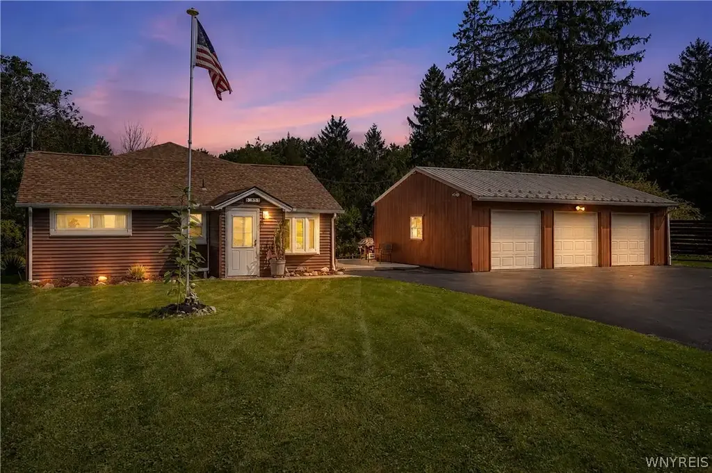 6551 Taylor Road, Hamburg