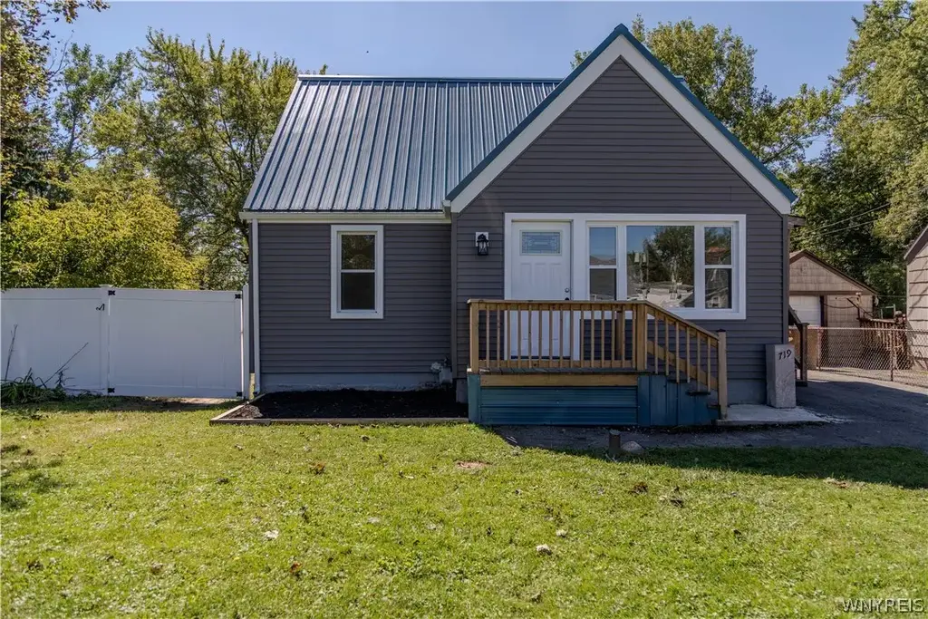 719 S Huth Road, Cheektowaga