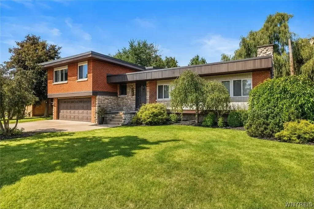 71 Brookedge Drive, Amherst