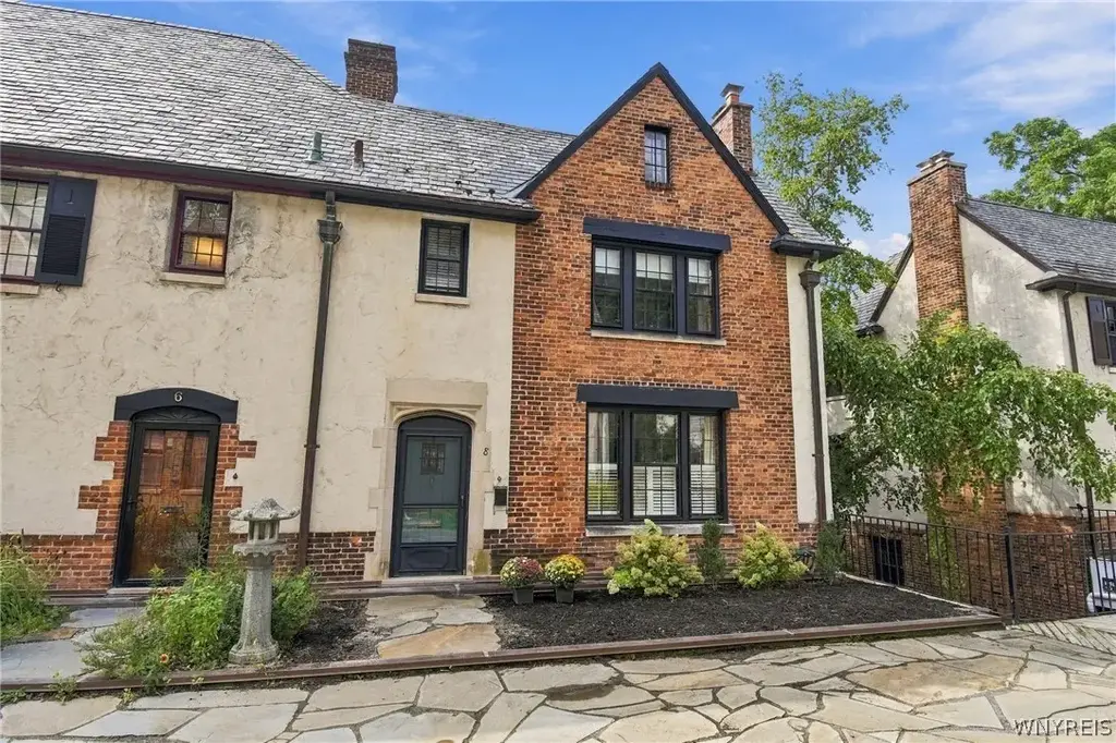 8 Mayfair Lane, Buffalo