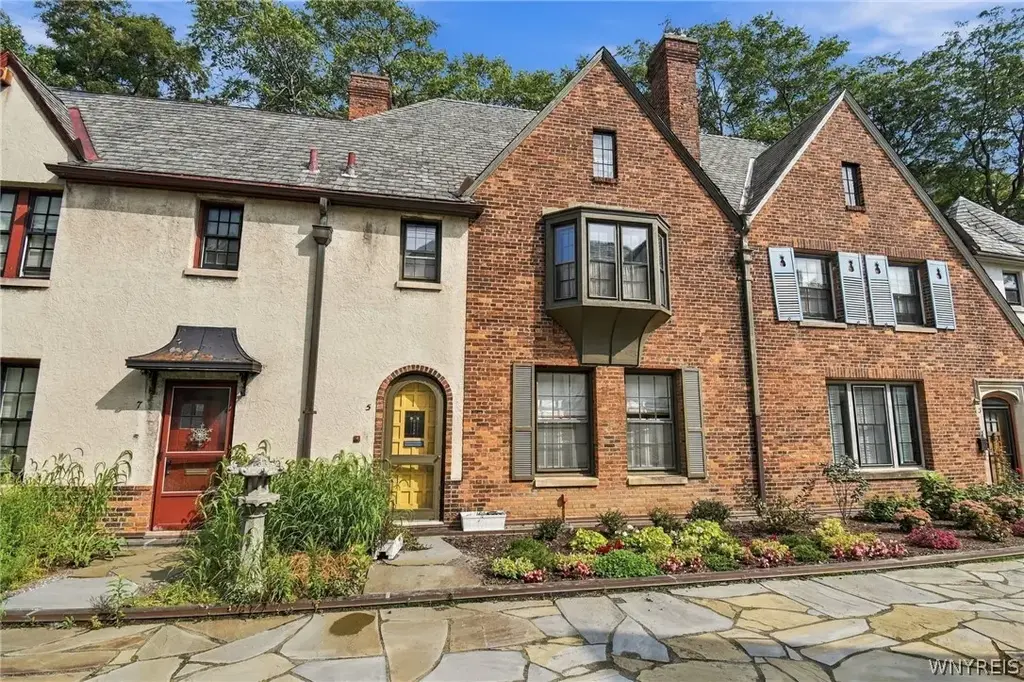 5 Mayfair Lane, Buffalo