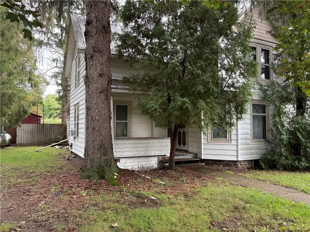 4016 Lake Avenue, Hector