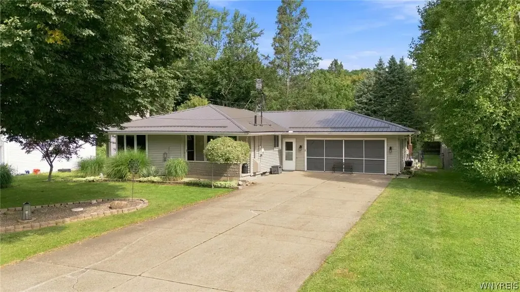 4964 Armor Drive, Hamburg