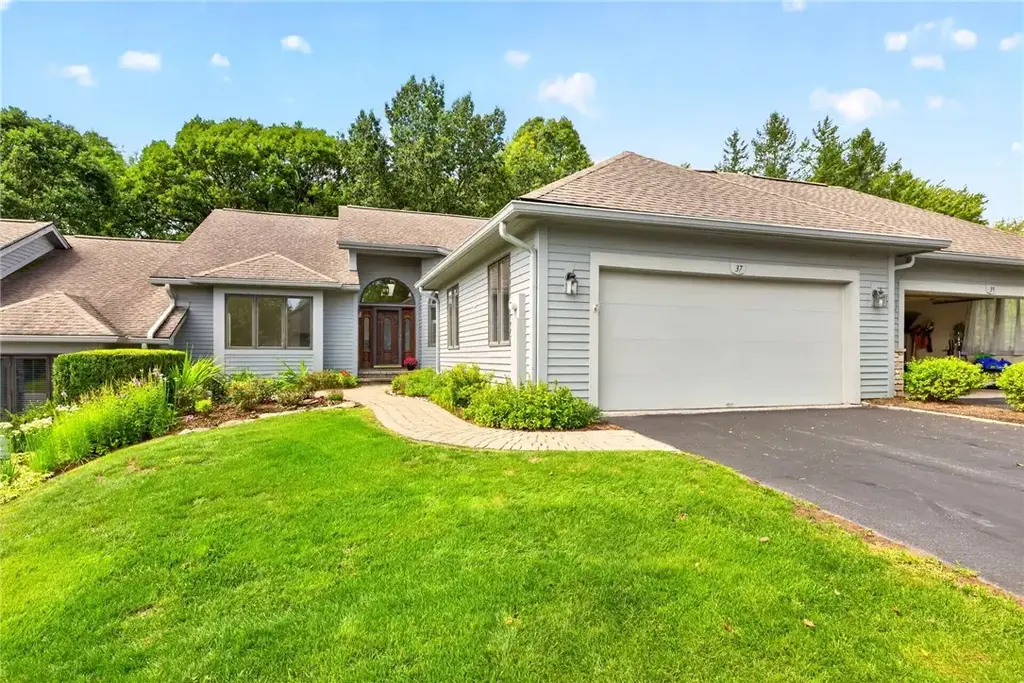 37 Woodcliff Terrace, Perinton