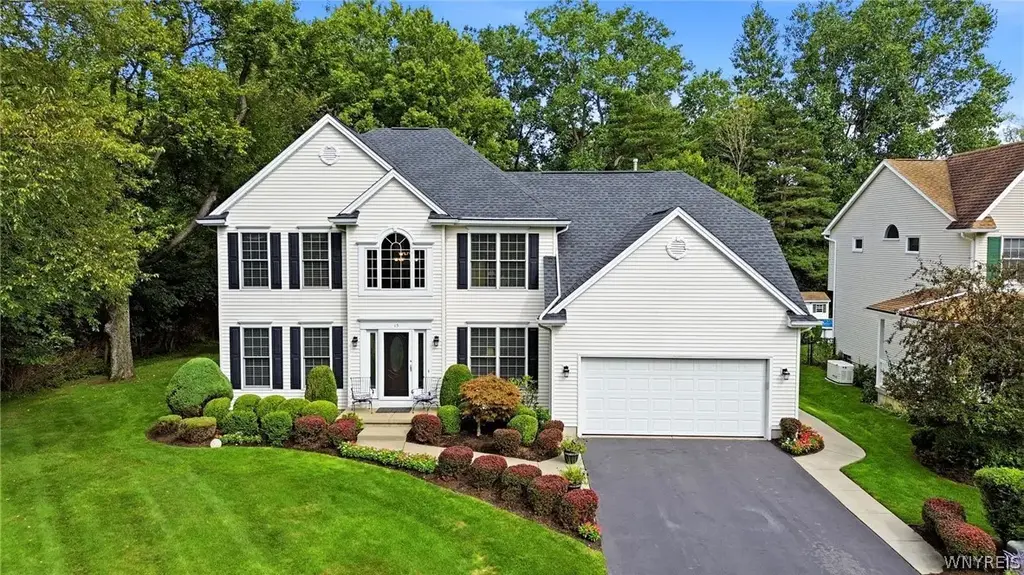 15 Brenridge Dr, Amherst