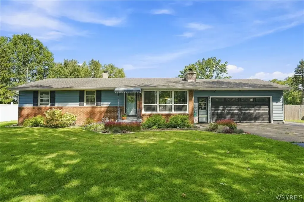 831 Stolle Road, Elma