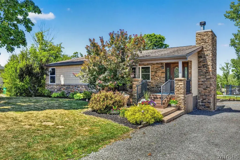 341 Jamison Road, Elma