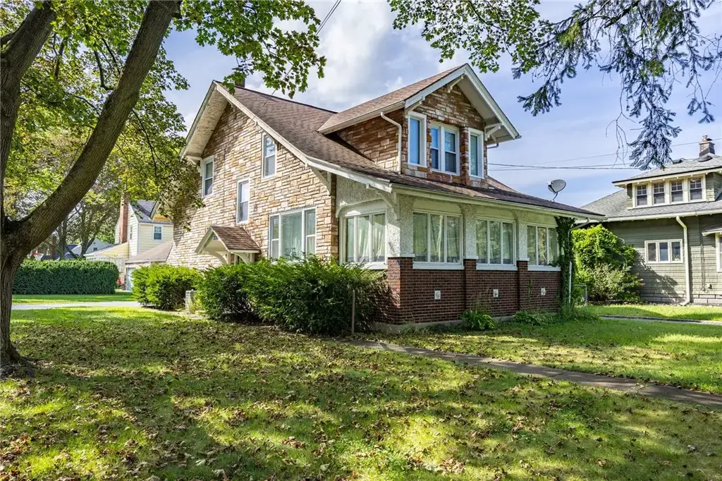 3283 Culver Road, Irondequoit