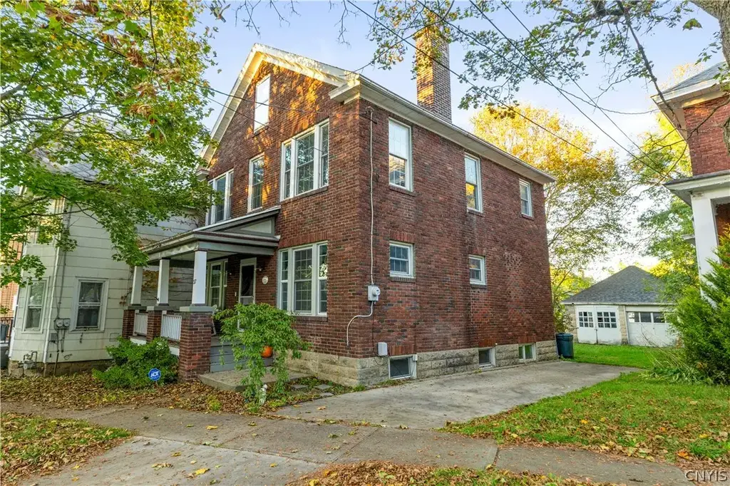 27 Prospect Street, Utica