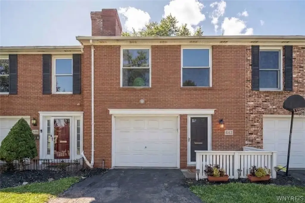 442 Burroughs Drive, Amherst
