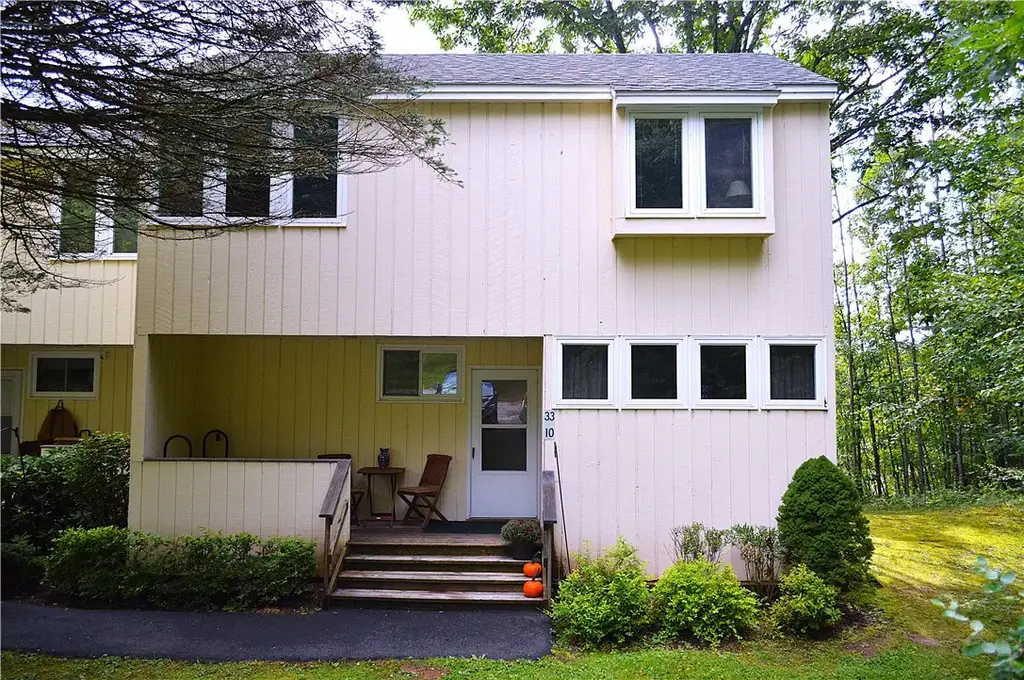 225 Woodland Drive # 33-10, Roxbury