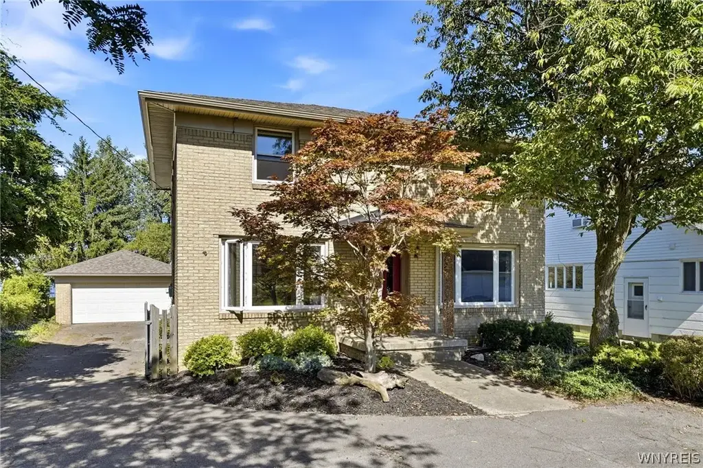 4826 Lake Shore Road, Hamburg