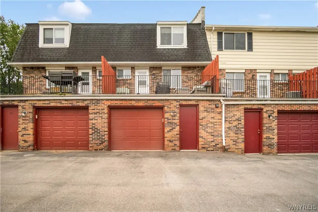 51 Stoneledge Court, Amherst