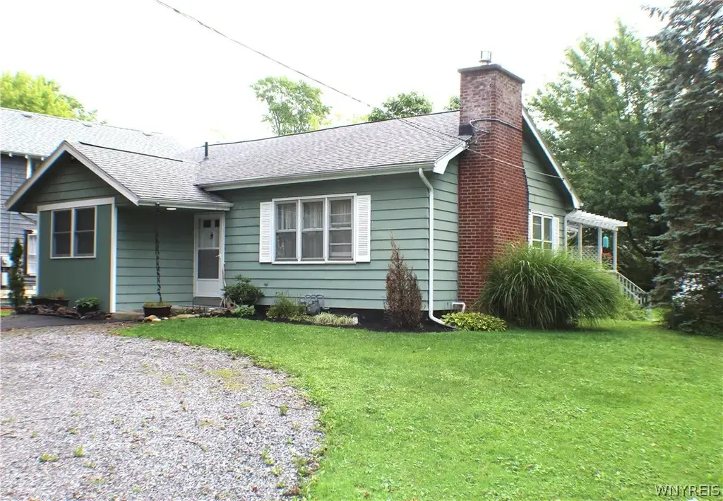 9361 Lake Shore Road, Evans