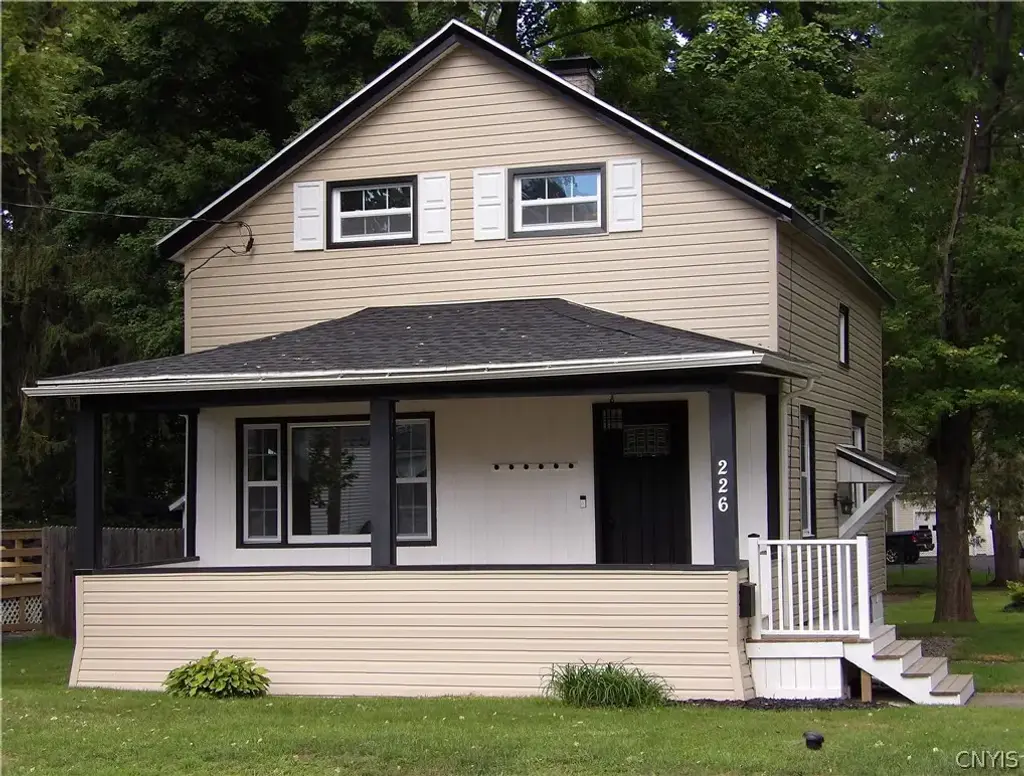 226 Chestnut Street, Clay