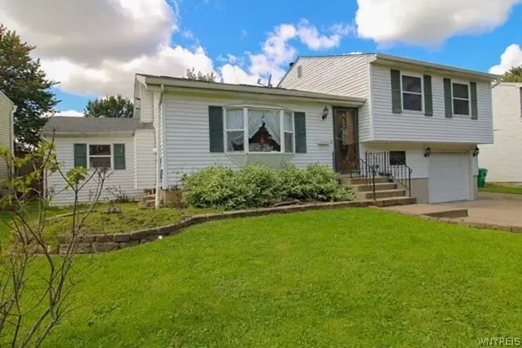 7028 Northview Drive, Lockport Town