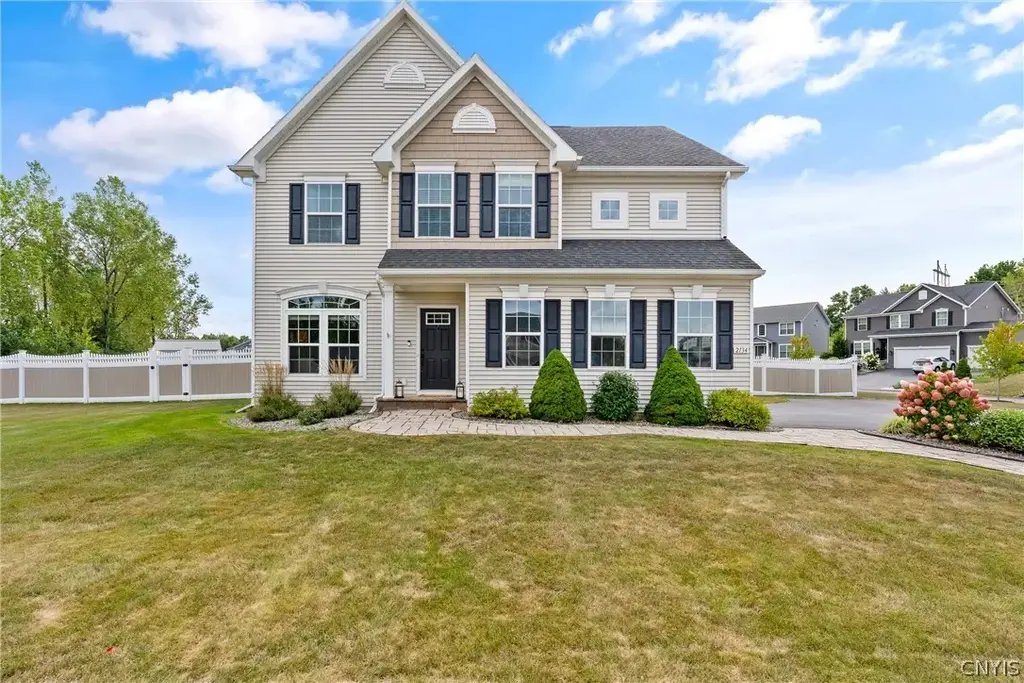 2134 Mercer Street, Lysander