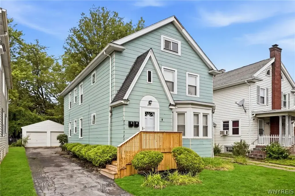 272 Windermere Boulevard, Amherst