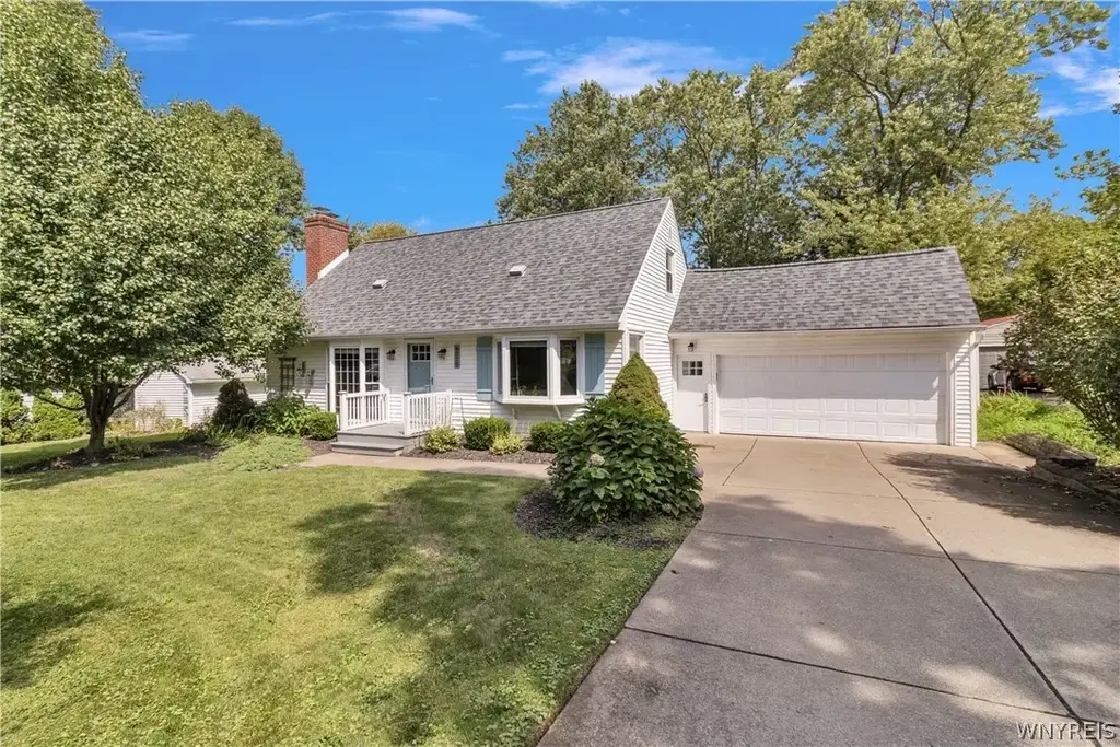 4279 Beach Avenue, Hamburg