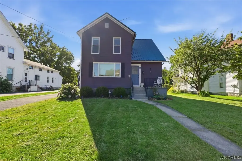 17 Lake Street, Leroy