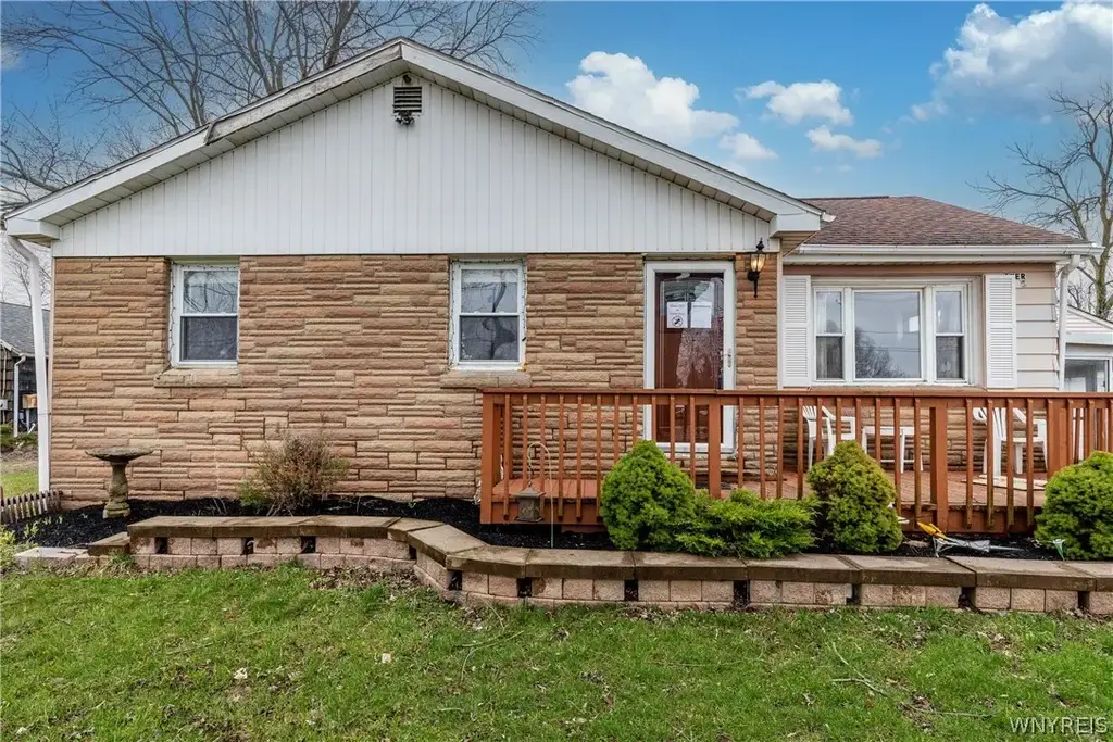 6795 Nash Road, Wheatfield