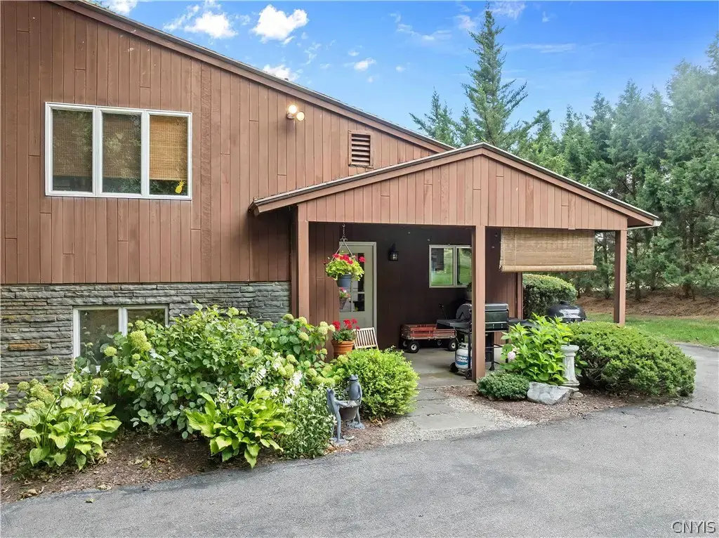3078 W Lake Road, Skaneateles