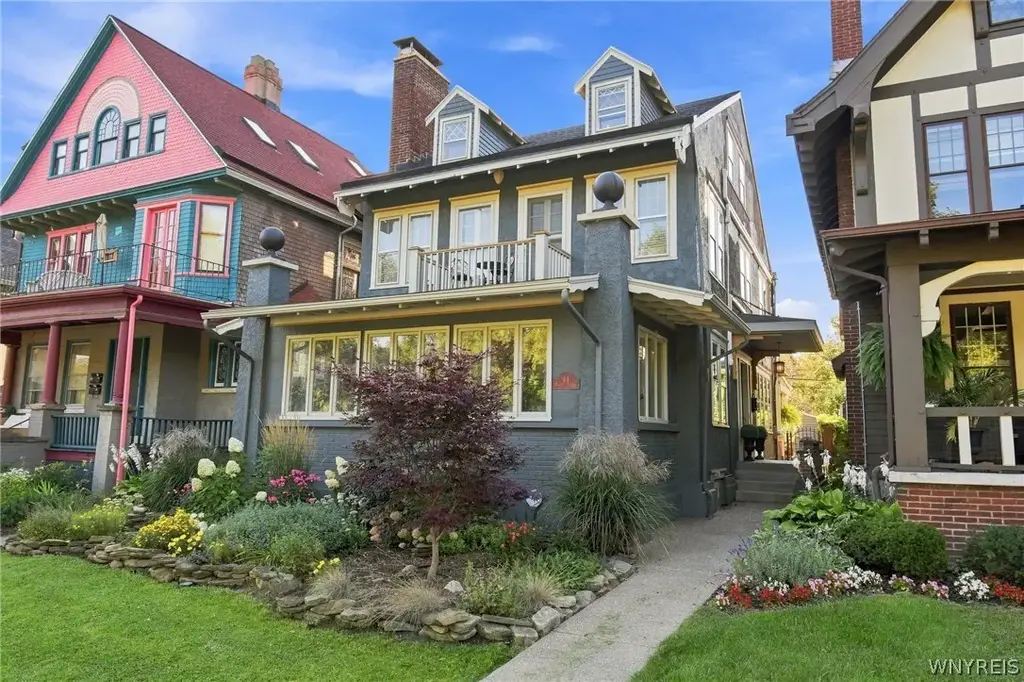 43 Bidwell Parkway, Buffalo