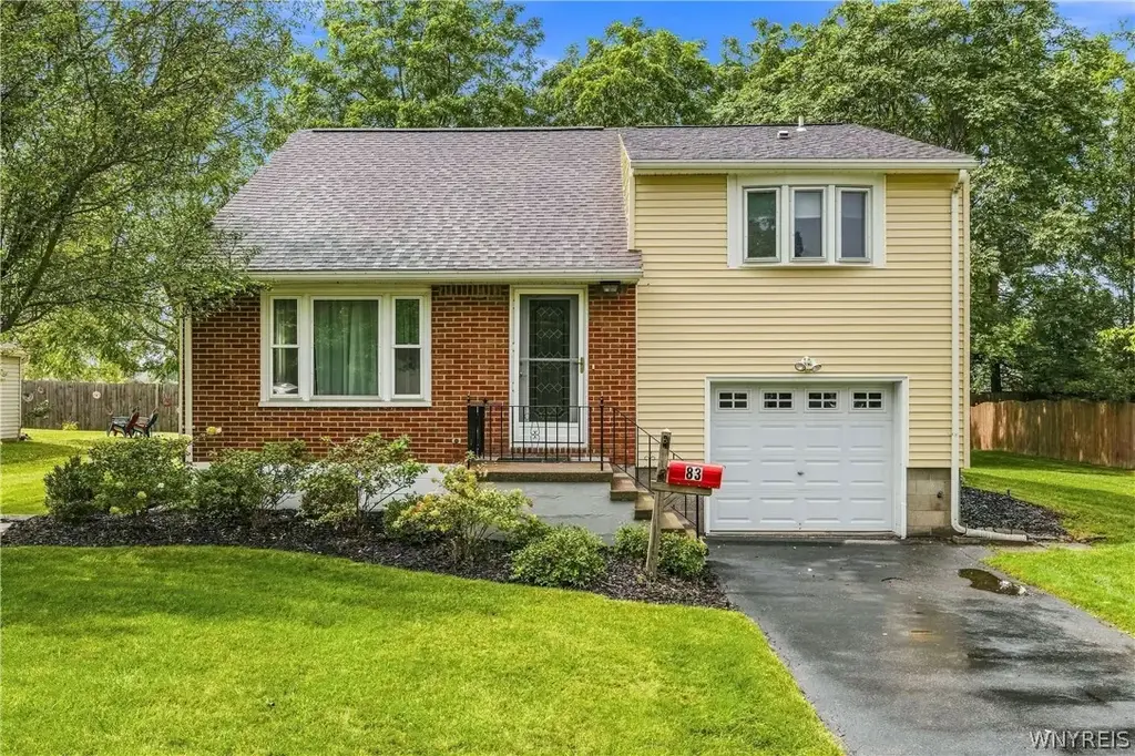 83 Berkley Road, Amherst