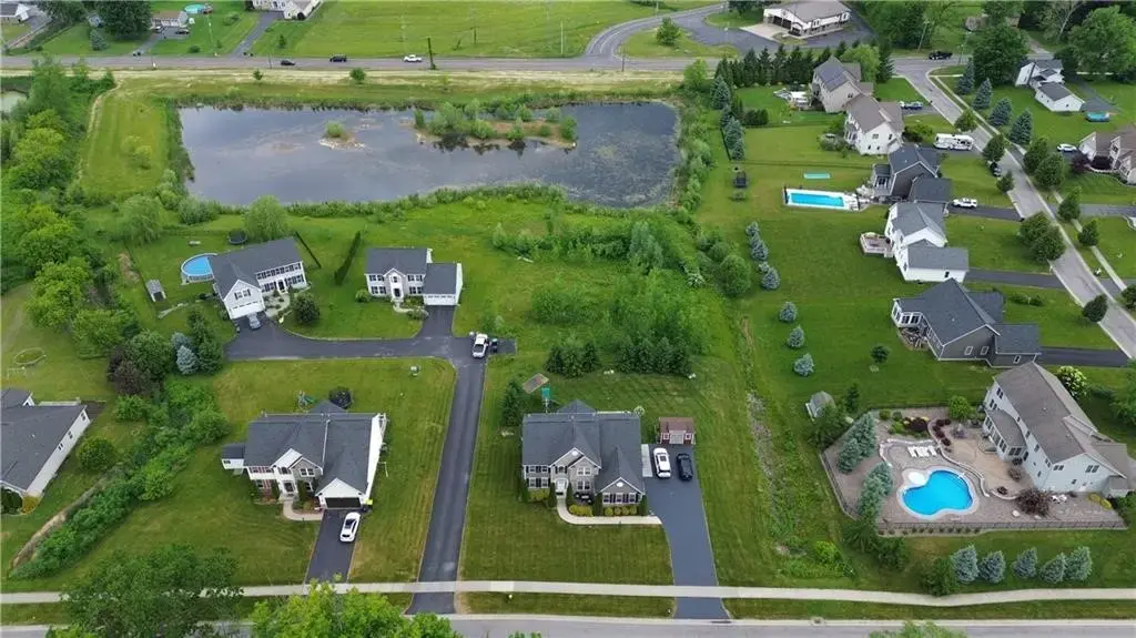 67 Kings Mill Ct, Penfield