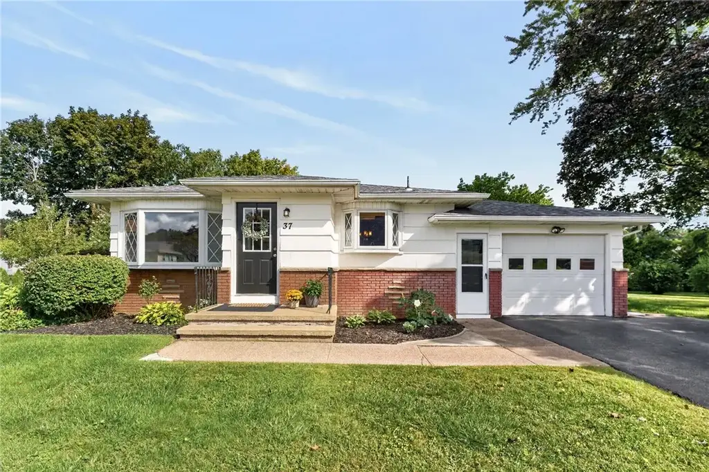 37 Ridge Port Circle, Irondequoit