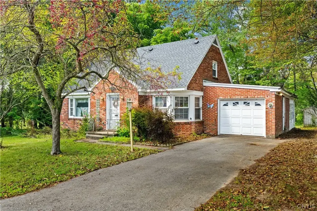 2660 Benton Avenue, Utica