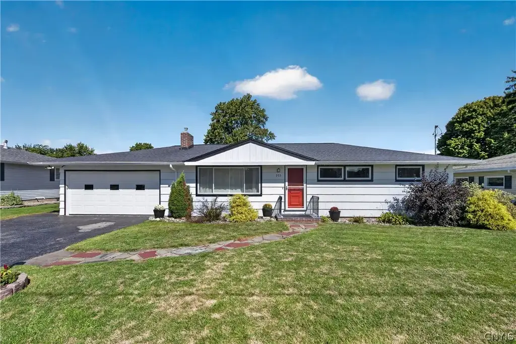203 Hibiscus Dr, Clay