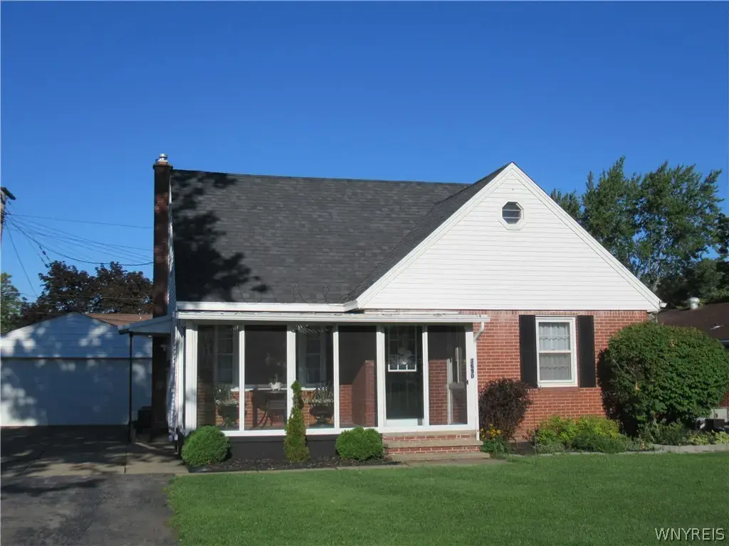 3690 Wabash Avenue, Hamburg