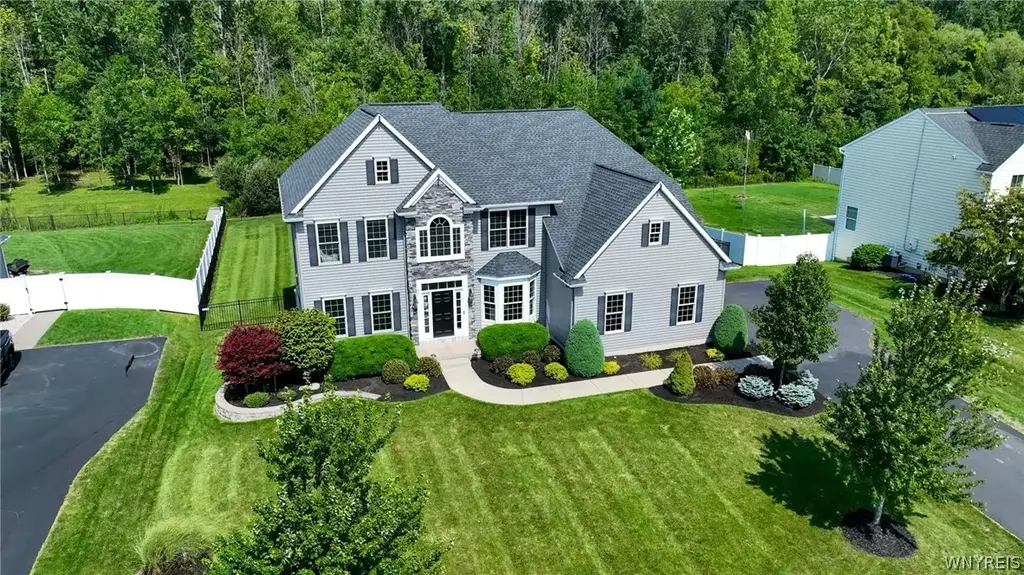 51 Golden Crescent Way, Orchard Park